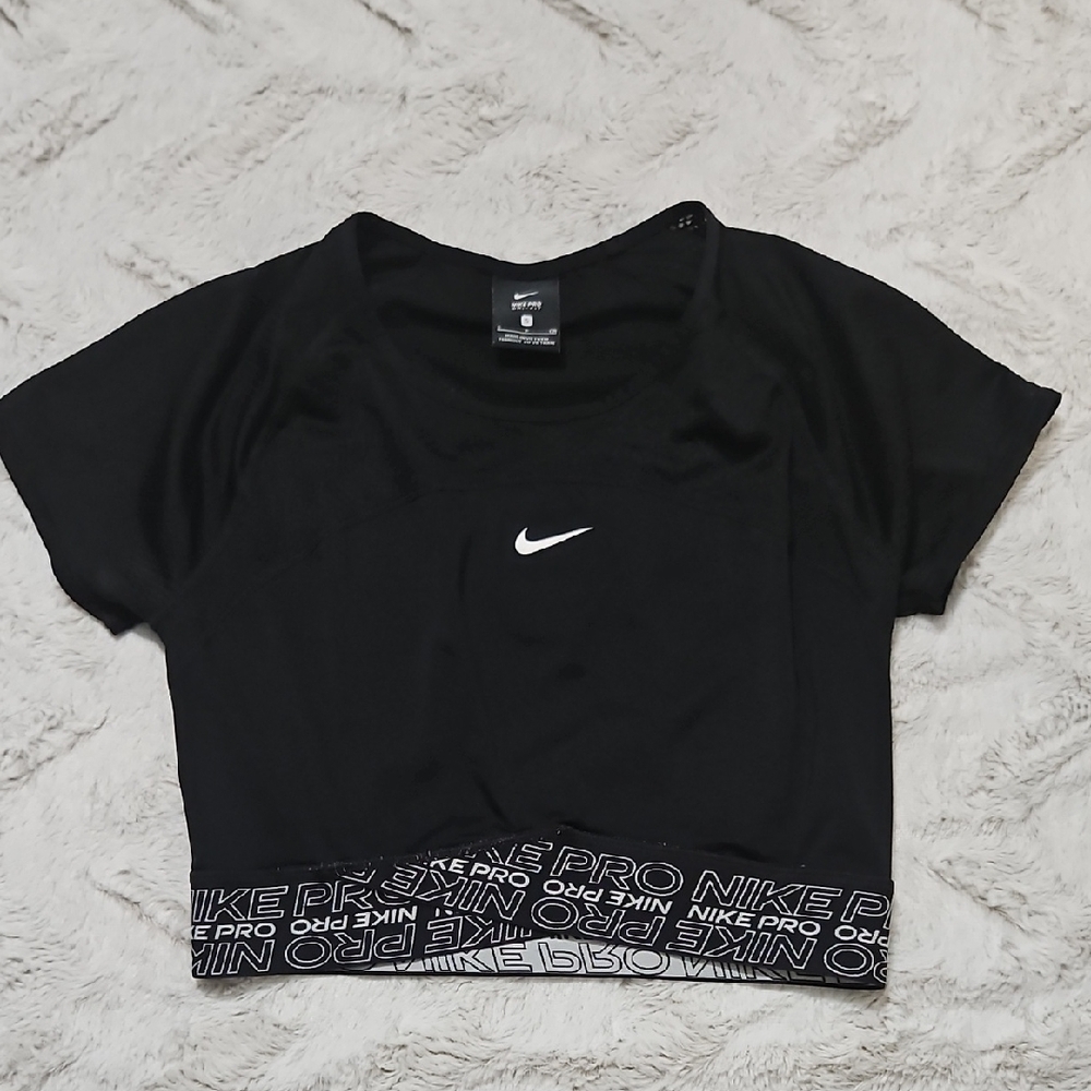 Nike Women's Active Wear Black and White Crop Top